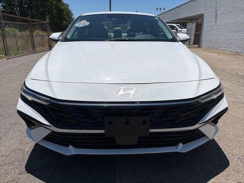 Used 2025 Hyundai Elantra Limited FWD image 7