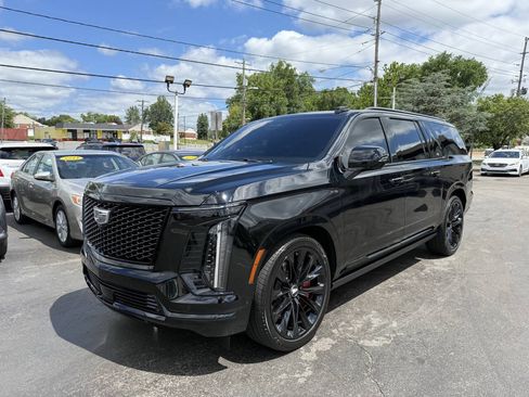 Used 2025 Cadillac Escalade ESV Sport Platinum AWD/4WD image 1