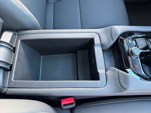 New 2025 VinFast VF 8 Plus image 16