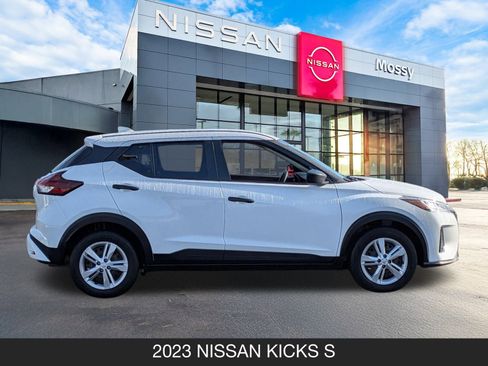 Used 2023 Nissan Kicks S image 6