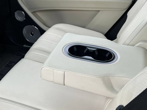 Used 2023 Bentley Bentayga Extended Wheelbase AWD/4WD image 18