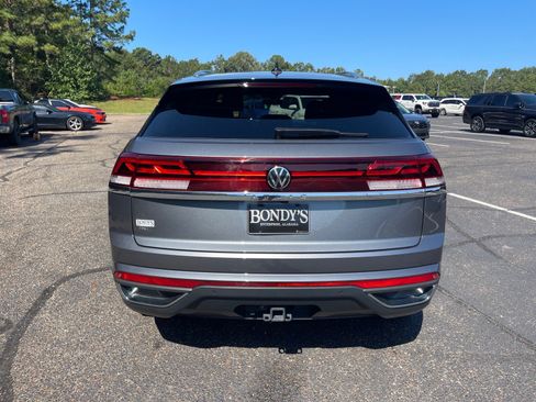 Used 2025 Volkswagen Atlas Cross Sport SE FWD image 15