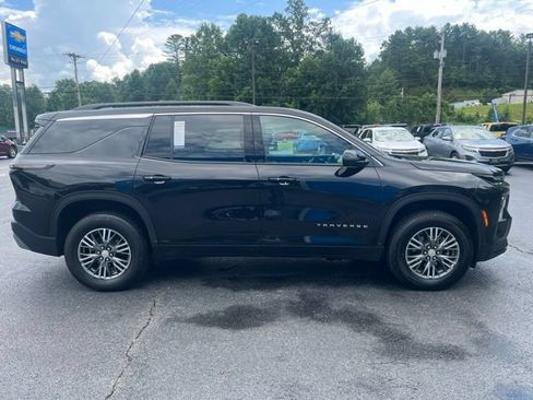 Used 2024 Chevrolet Traverse LT AWD/4WD image 5