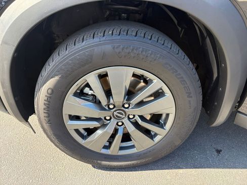 Used 2025 Nissan Pathfinder SV FWD image 33