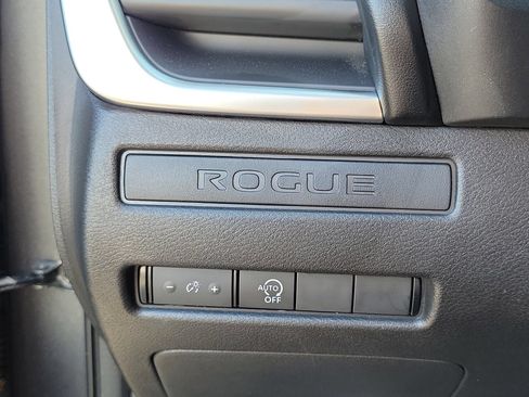 Used 2024 Nissan Rogue S FWD image 11