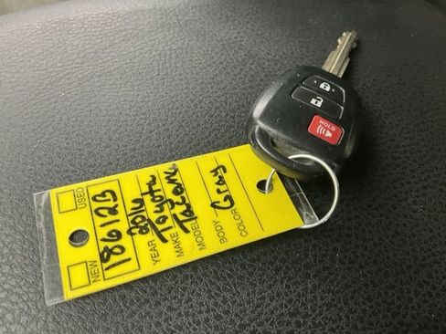 Used 2016 Toyota Tacoma SR5 image 24