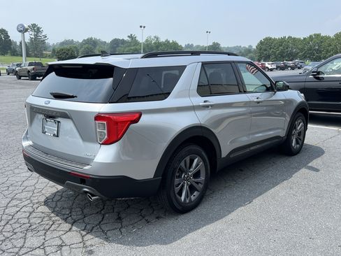 Used 2023 Ford Explorer XLT w/ Equipment Group 202A AWD/4WD image 9