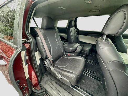 Used 2024 Kia Carnival LX FWD image 26