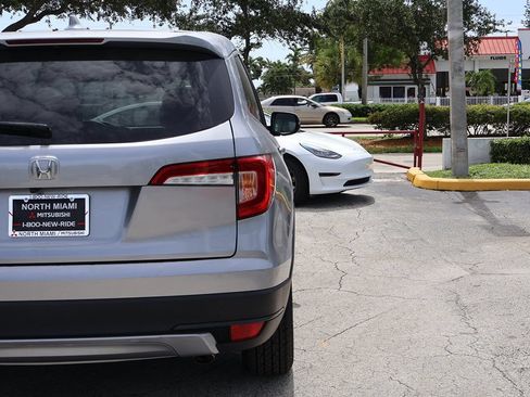 Used 2021 Honda Pilot EX image 18
