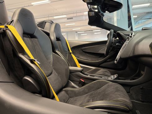 Used 2019 McLaren 570S image 23