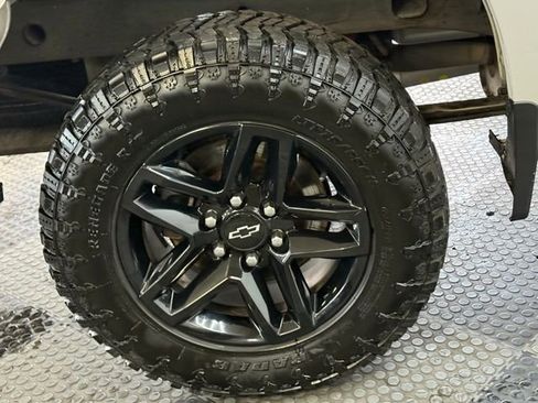 Used 2019 Chevrolet Silverado 1500 LT Trail Boss image 13