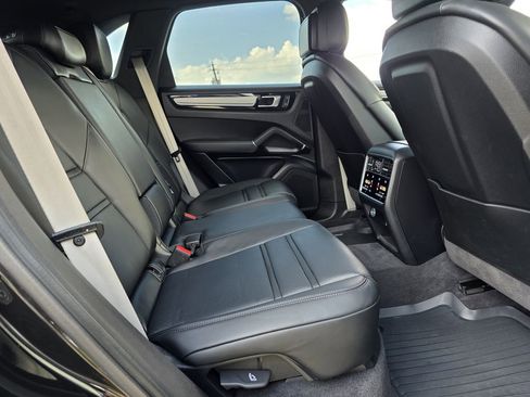 Used 2023 Porsche Cayenne Platinum Edition image 45