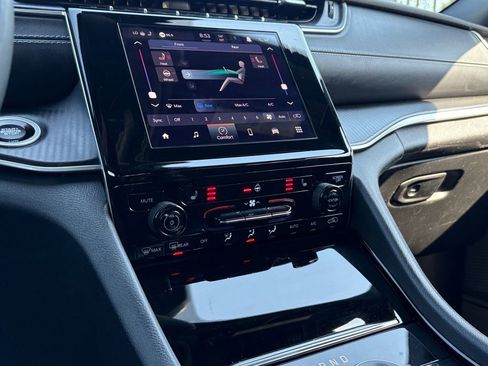 Used 2023 Jeep Grand Cherokee L Laredo image 26