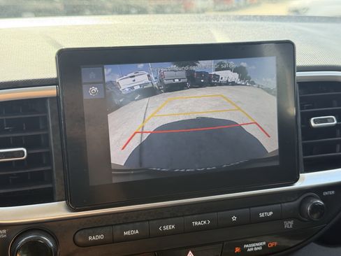 Used 2025 Hyundai Venue SEL FWD image 21
