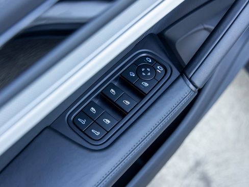 Certified 2025 Porsche Cayenne image 23