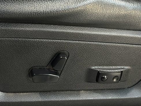 Used 2016 RAM 1500 Classic SLT AWD/4WD image 18