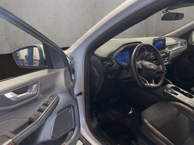 Certified 2025 Ford Escape ST-Line Select AWD/4WD image 33