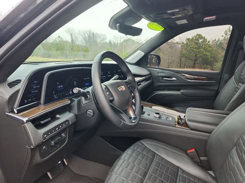 Used 2024 Cadillac Escalade Sport Platinum w/ LPO, ONYX Package image 17