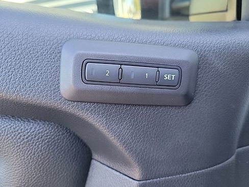 Certified 2021 Nissan Titan SL w/ Moonroof Package image 27