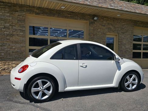 Used 2008 Volkswagen Beetle Triple White Edition FWD image 10