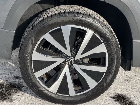 Used 2023 Volkswagen Taos SE w/ Panoramic Sunroof Package image 47