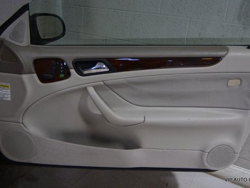 Used 2002 Mercedes-Benz CLK 320 Cabriolet image 8