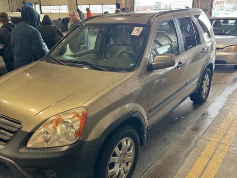 Used 2005 Honda CR-V EX image 1