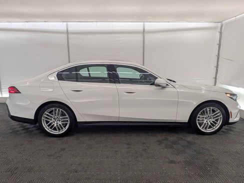 Used 2025 BMW 530i xDrive w/ Premium Package image 7