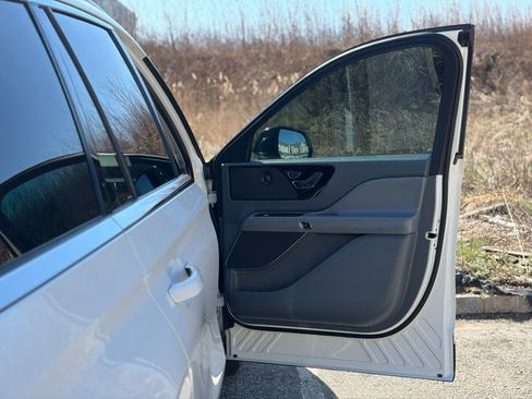 Used 2021 Lincoln Aviator Reserve w/ Elements Package Plus image 16