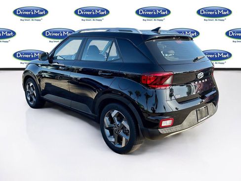 Used 2022 Hyundai Venue SEL FWD image 5