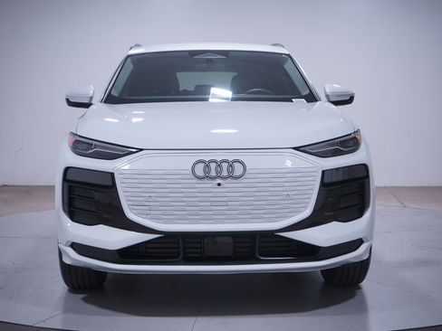 Used 2025 Audi Q6 e-tron Premium w/ Convenience Package image 4