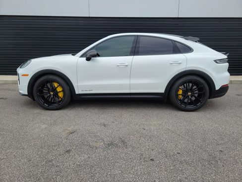 Certified 2024 Porsche Cayenne Turbo GT AWD/4WD image 10