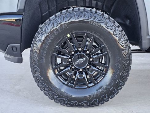 New 2026 Chevrolet Silverado 2500 ZR2 AWD/4WD image 13