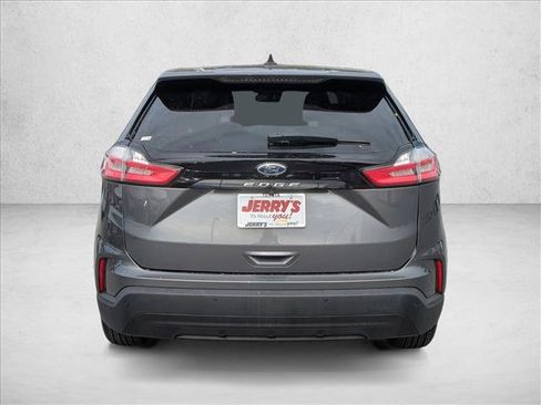 Used 2021 Ford Edge SE image 7