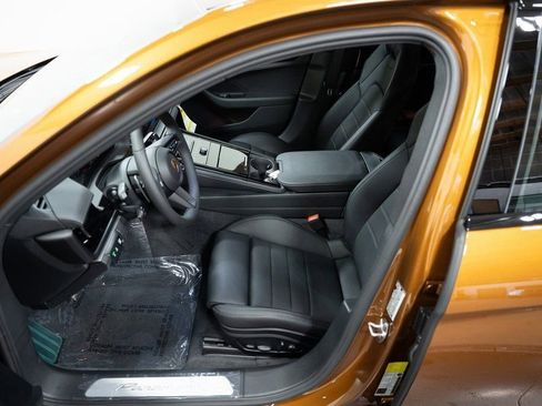 Certified 2024 Porsche Panamera image 5