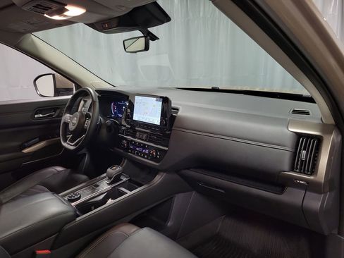 Used 2024 Nissan Pathfinder Platinum AWD/4WD image 31