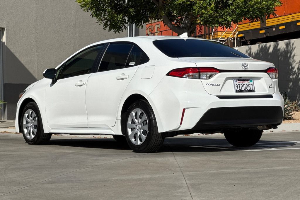 Used 2026 Toyota Corolla LE FWD image 3