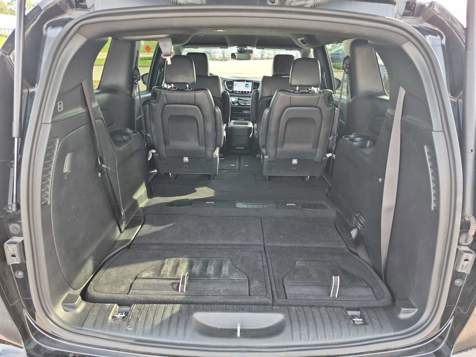 Used 2026 Chrysler Pacifica Select FWD image 31