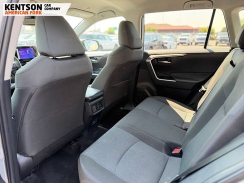 Used 2025 Toyota RAV4 XLE AWD/4WD image 29