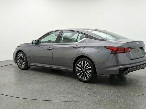 Used 2025 Nissan Altima 2.5 SV FWD image 6