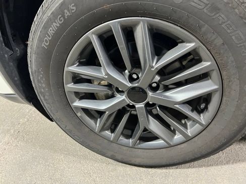 Used 2024 Nissan Rogue S FWD image 35