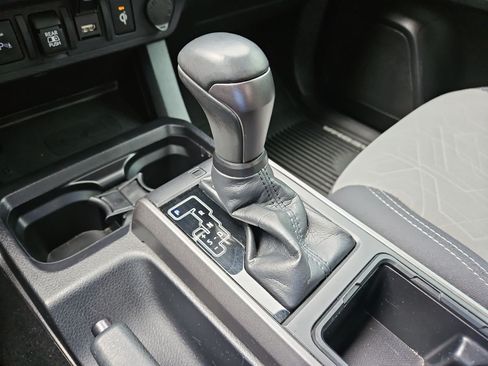 Used 2020 Toyota Tacoma TRD Off-Road w/ Technology Package AWD/4WD image 27