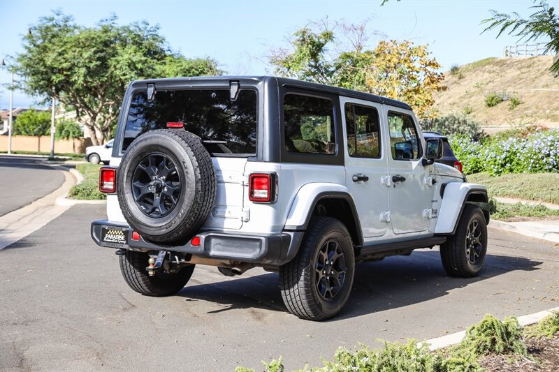 Used 2018 Jeep Wrangler Unlimited Sahara AWD/4WD image 5