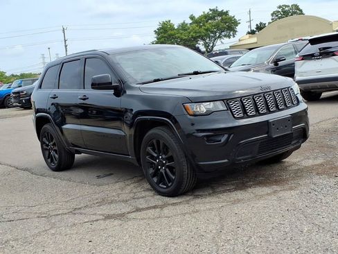Used 2019 Jeep Grand Cherokee Altitude AWD/4WD image 7