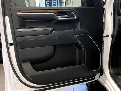 Used 2024 Chevrolet Silverado 1500 LT AWD/4WD image 9