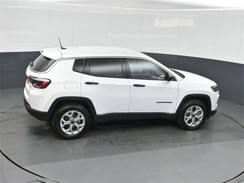 Used 2025 Jeep Compass Sport image 29