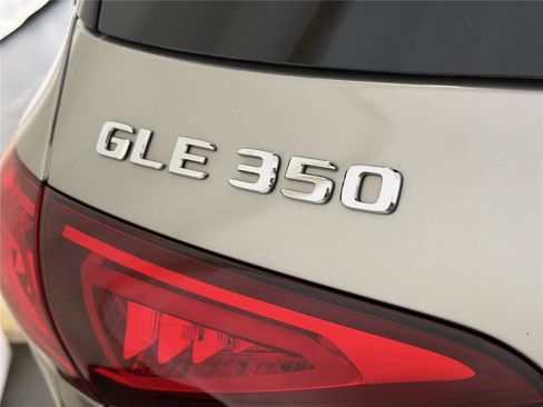 Used 2021 Mercedes-Benz GLE 350 4MATIC image 25