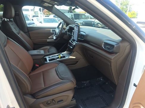 Used 2023 Ford Explorer King Ranch w/ Technology Package AWD/4WD image 11