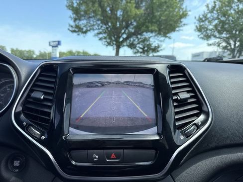 Used 2019 Jeep Cherokee Limited AWD/4WD image 24
