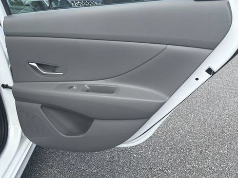 New 2026 Hyundai Elantra Hybrid FWD image 18